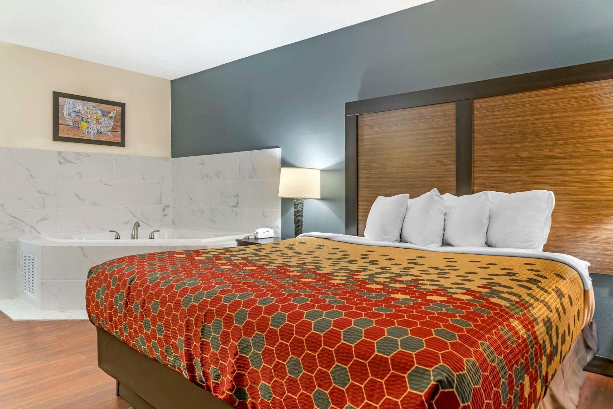 Econo Lodge Traverse City Extérieur photo