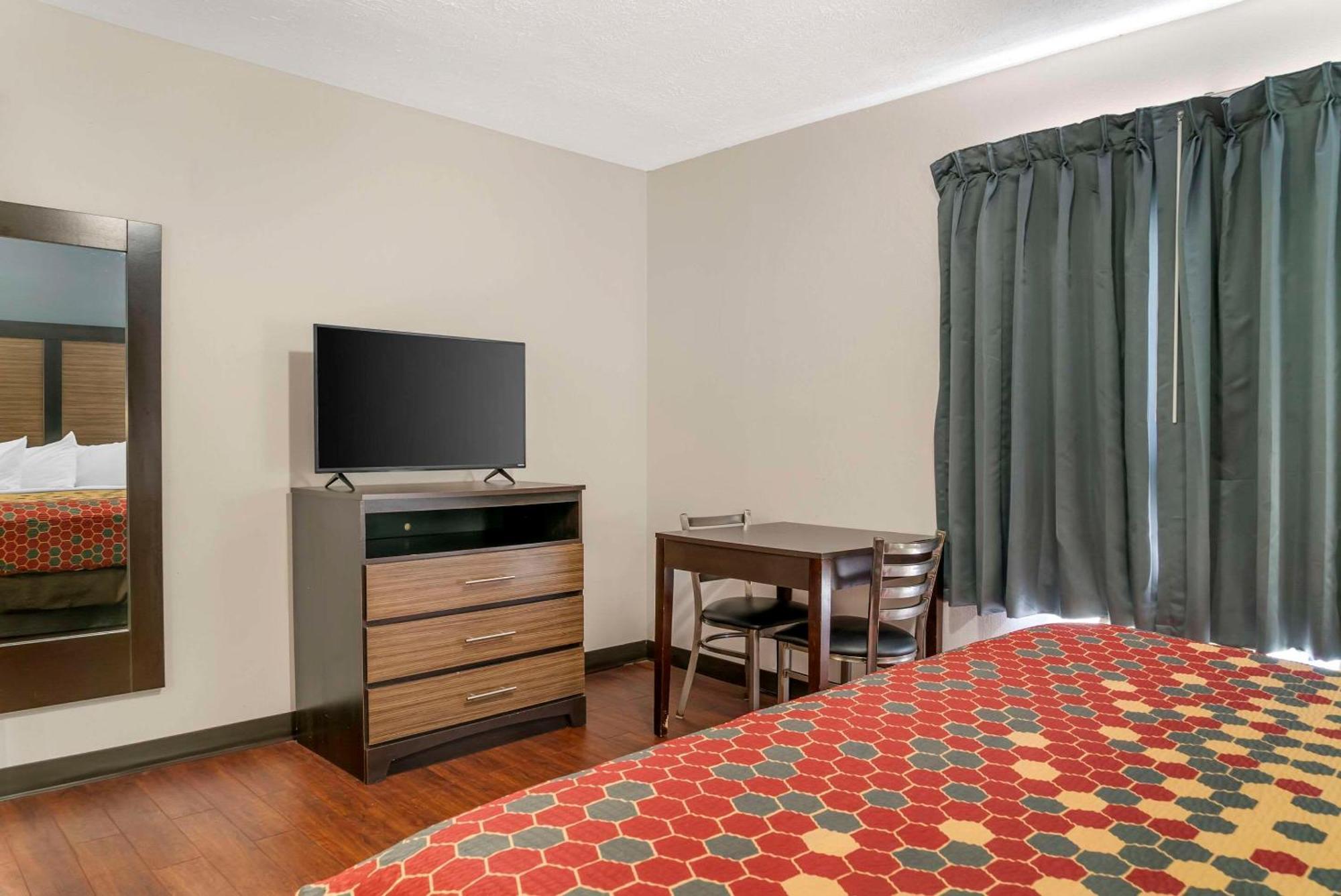 Econo Lodge Traverse City Extérieur photo
