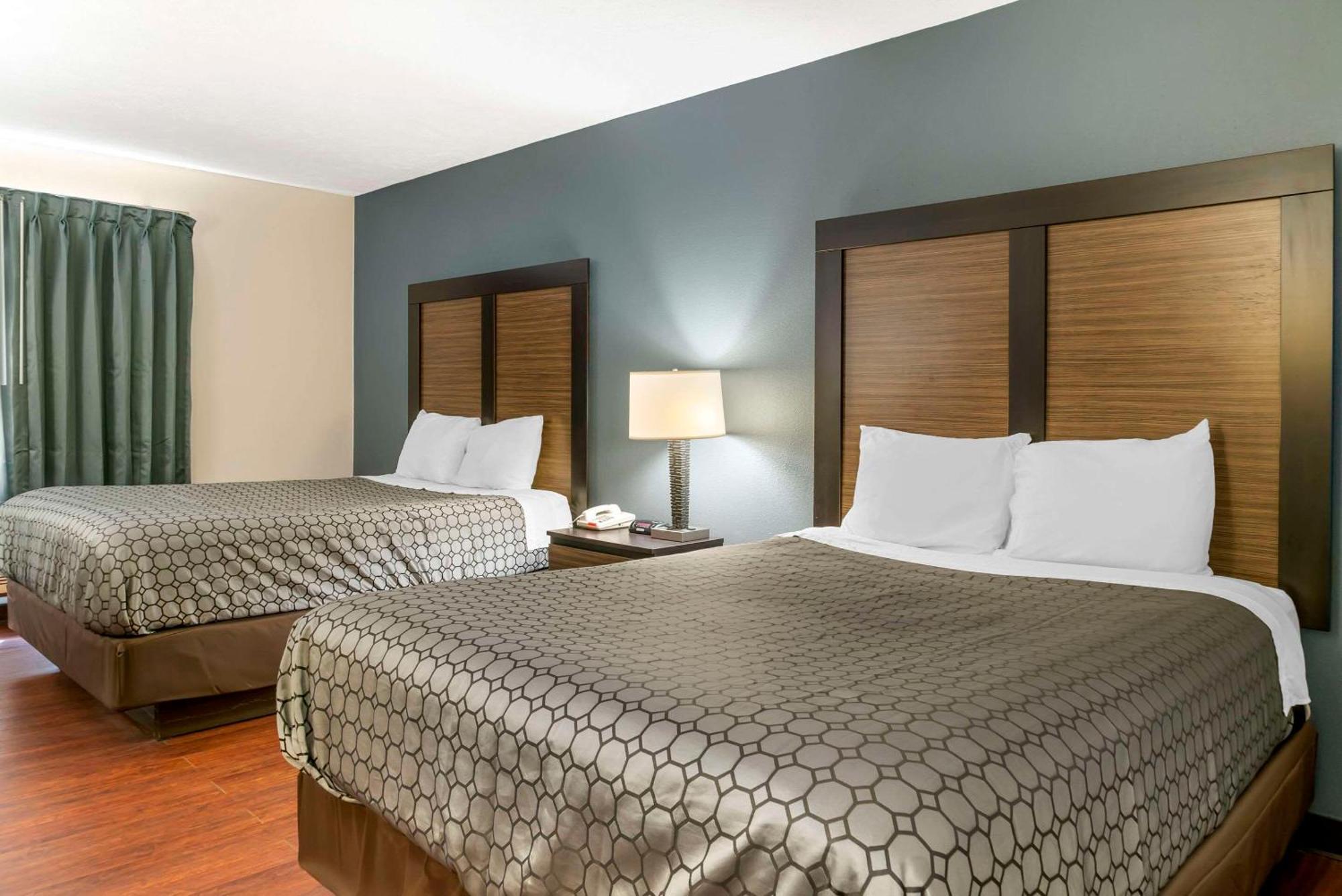 Econo Lodge Traverse City Extérieur photo