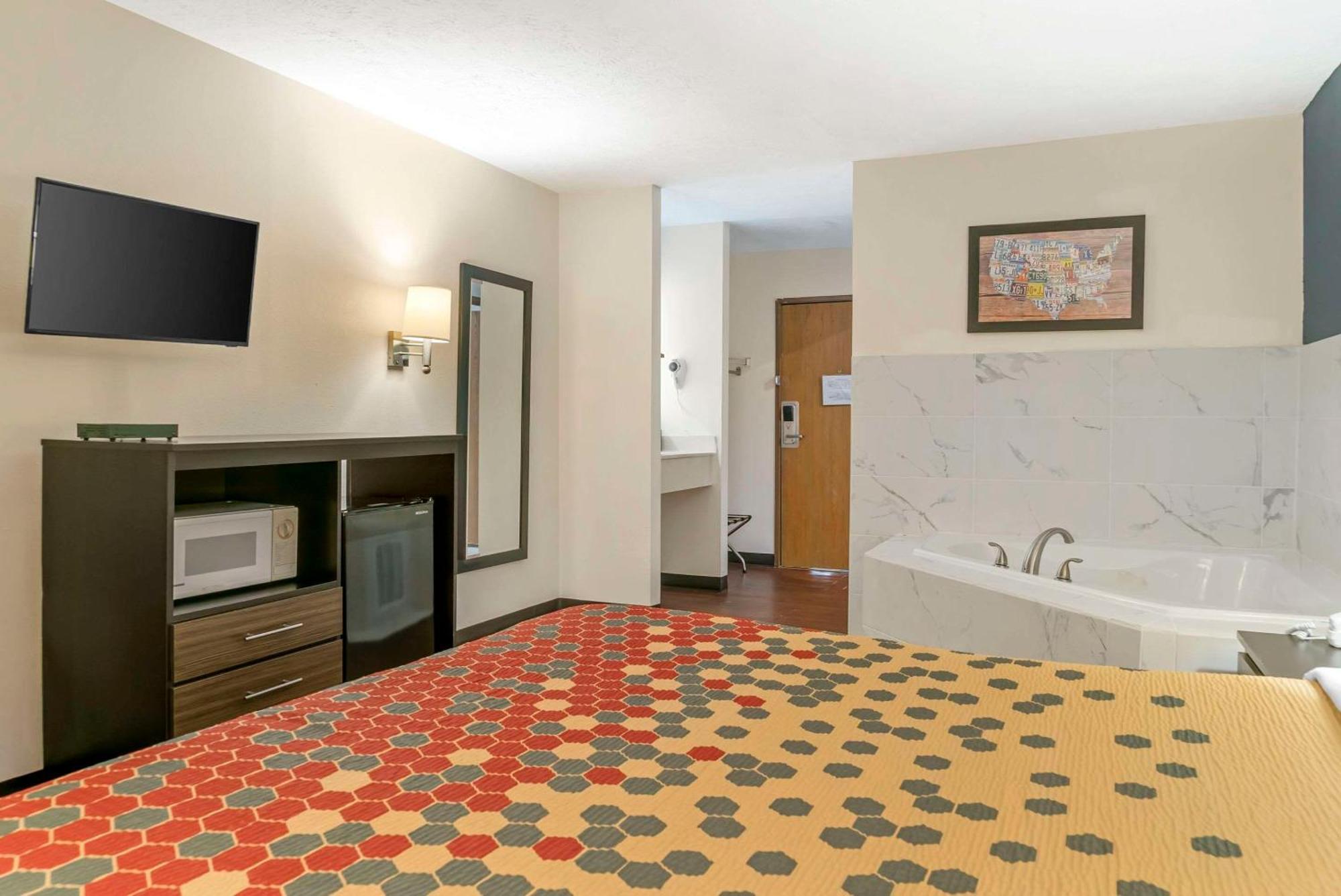 Econo Lodge Traverse City Extérieur photo