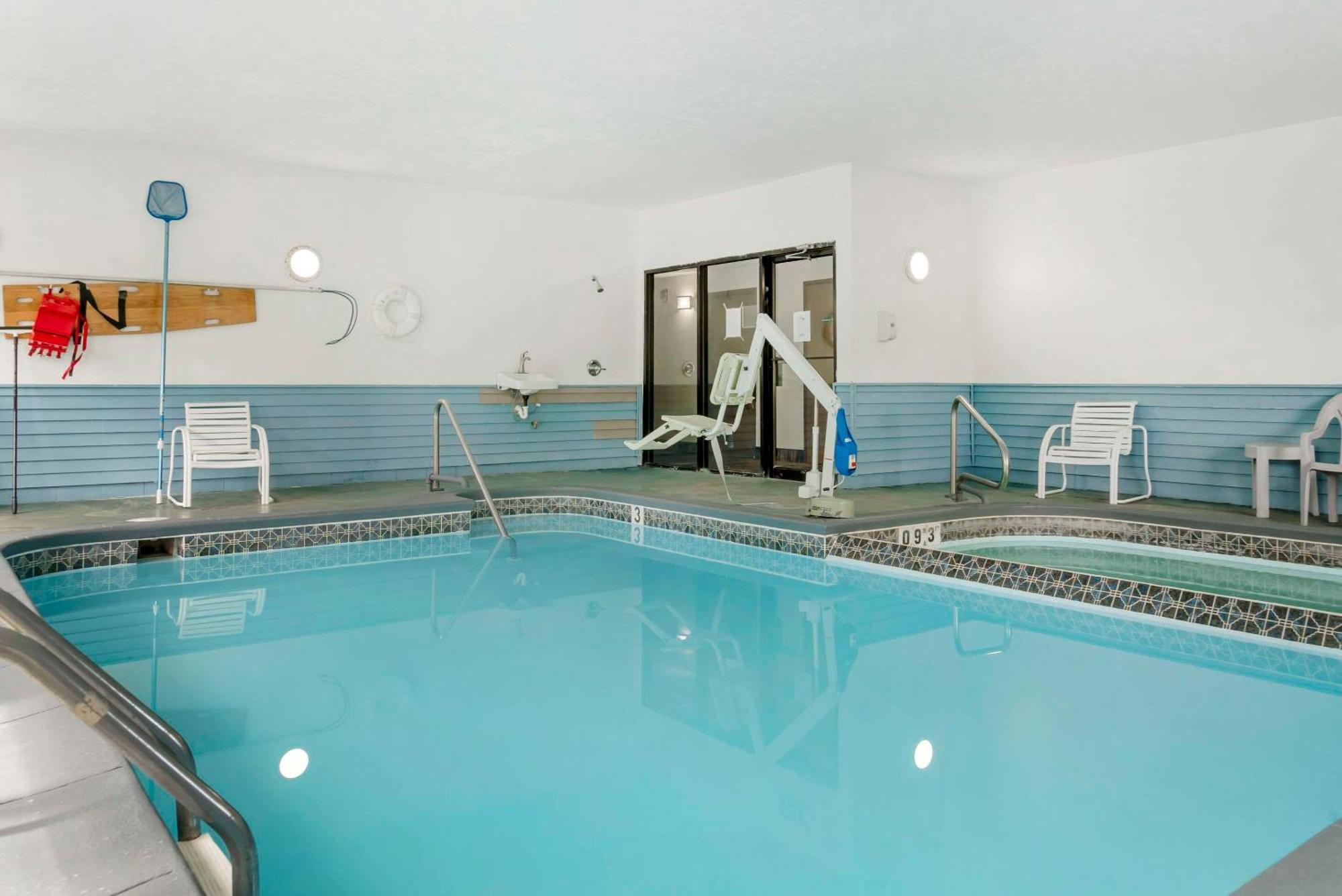 Econo Lodge Traverse City Extérieur photo