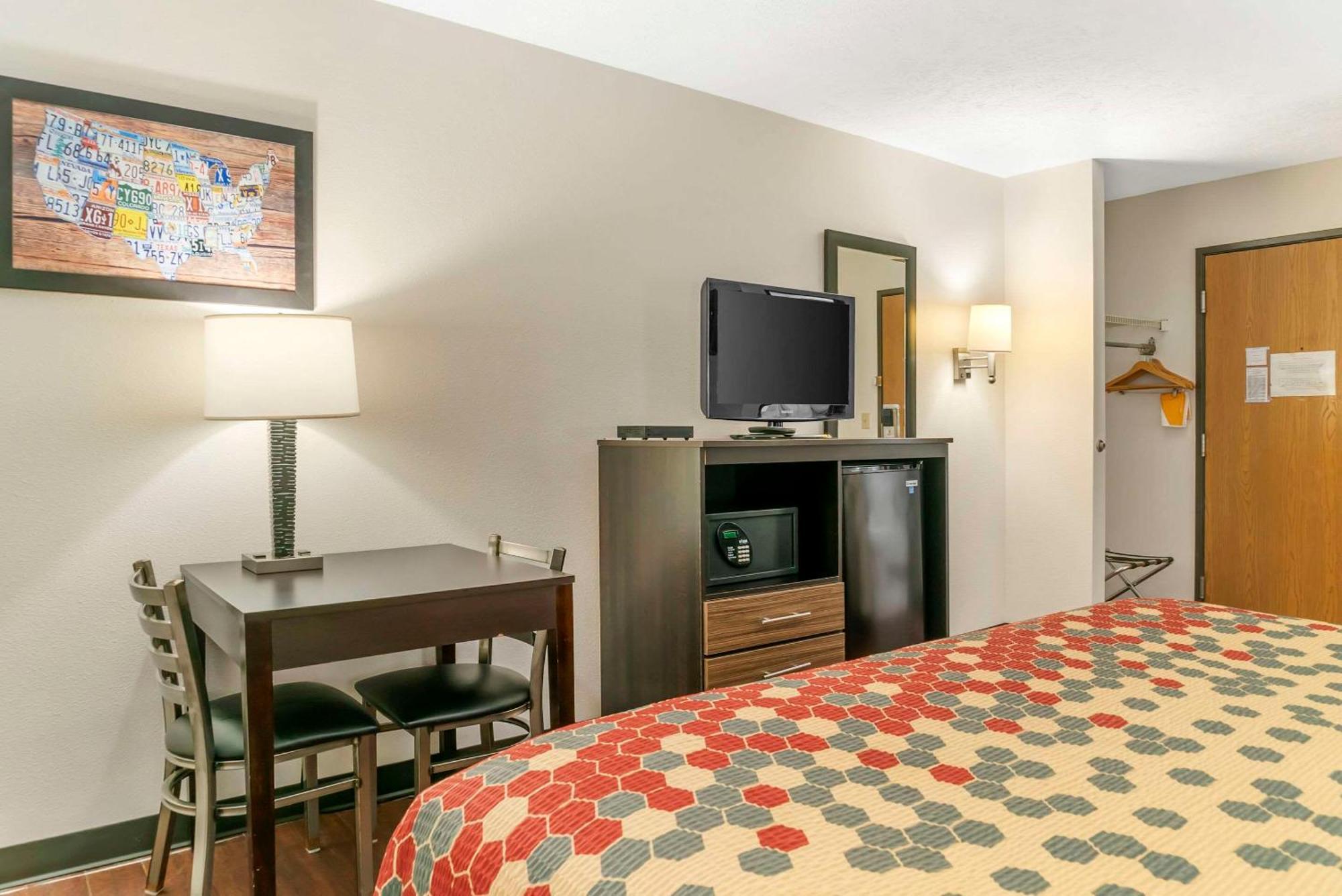 Econo Lodge Traverse City Extérieur photo