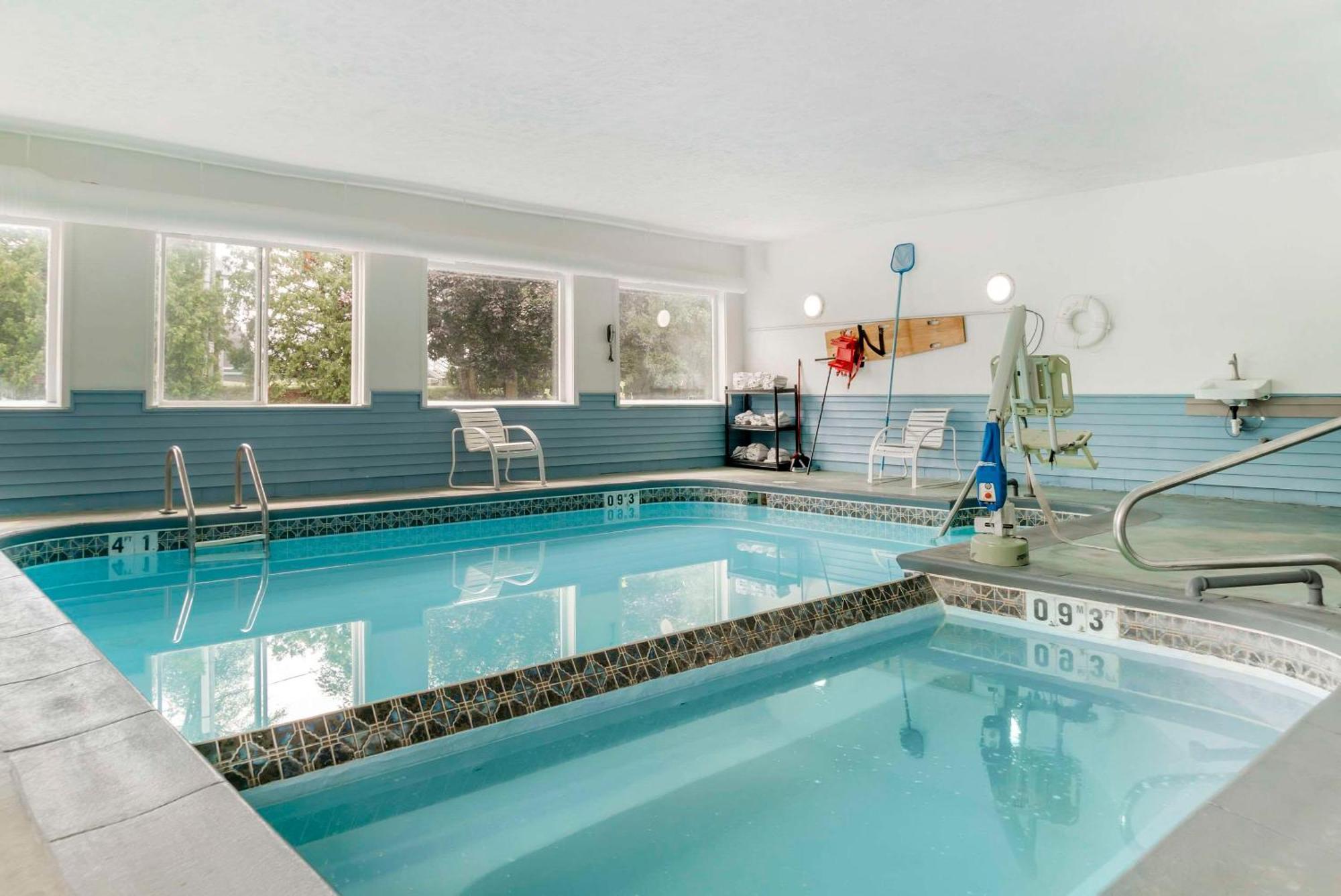 Econo Lodge Traverse City Extérieur photo