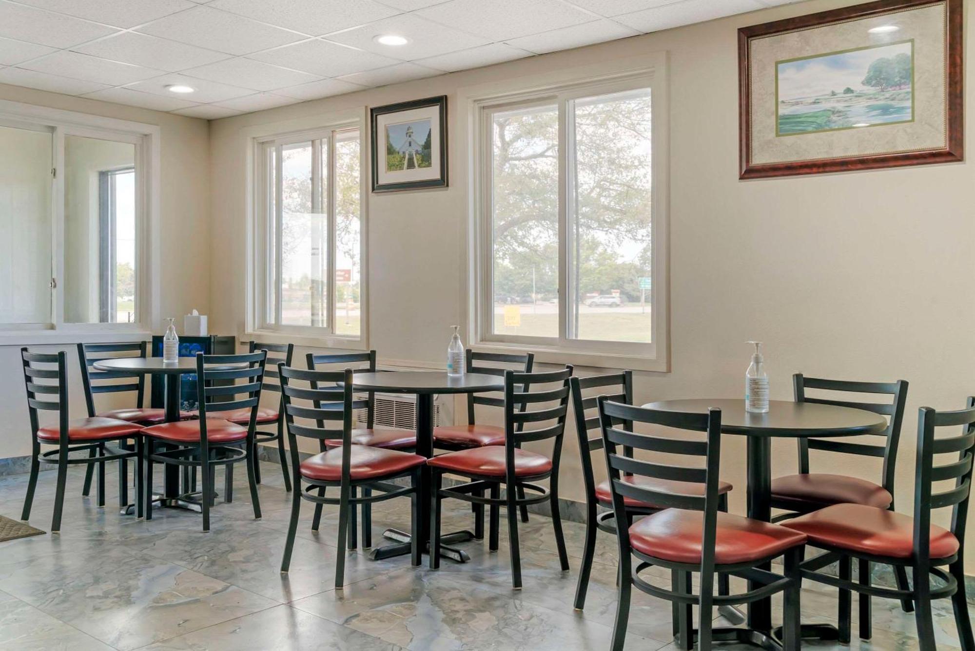 Econo Lodge Traverse City Extérieur photo