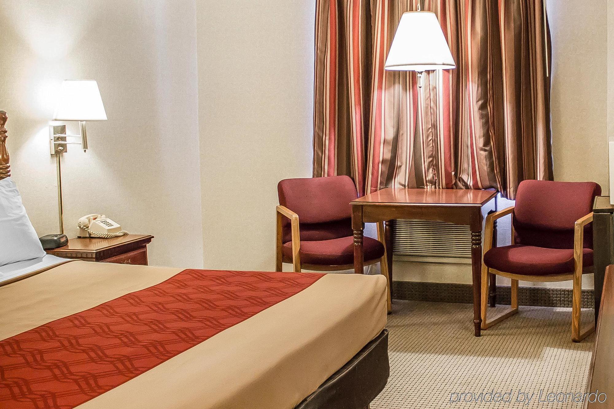 Econo Lodge Traverse City Extérieur photo