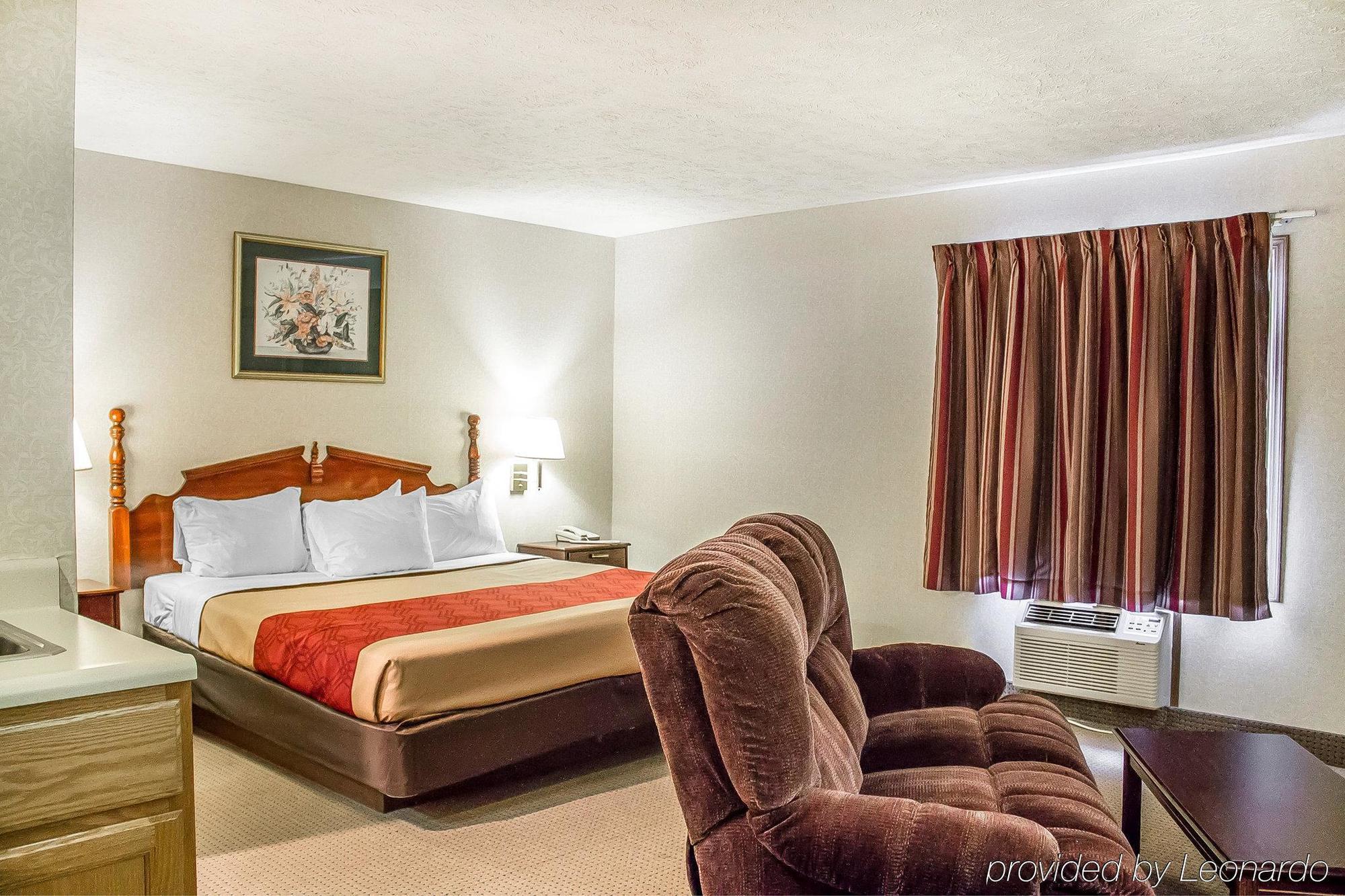 Econo Lodge Traverse City Extérieur photo